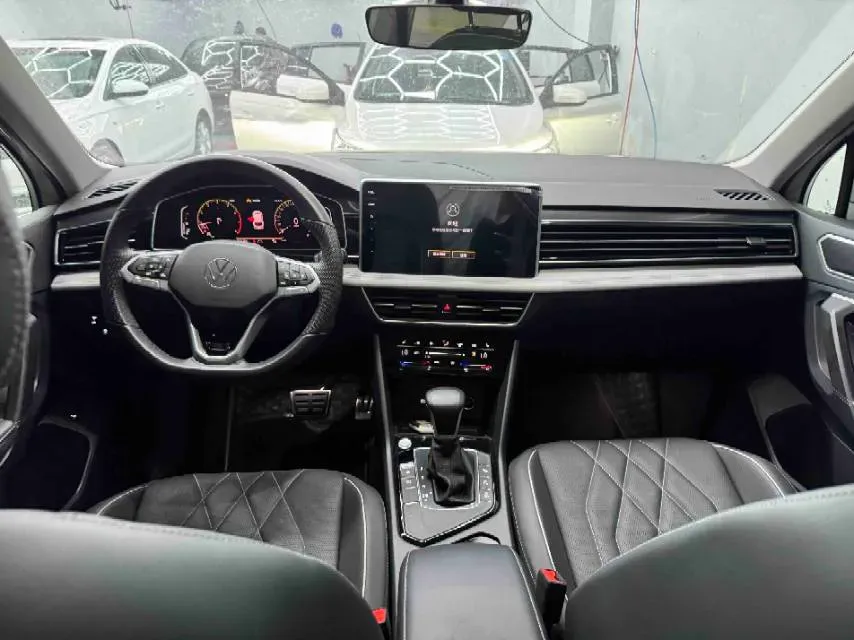 2024 Volkswagen Tiguan L 2.0T 186HP L4 7DCT,autocango,china used car exporter,china ev exporter,chinese used car exporter,chinese used ev exporter