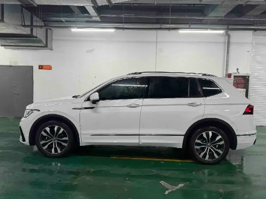 2024 Volkswagen Tiguan L 2.0T 186HP L4 7DCT,autocango,china used car exporter,china ev exporter,chinese used car exporter,chinese used ev exporter