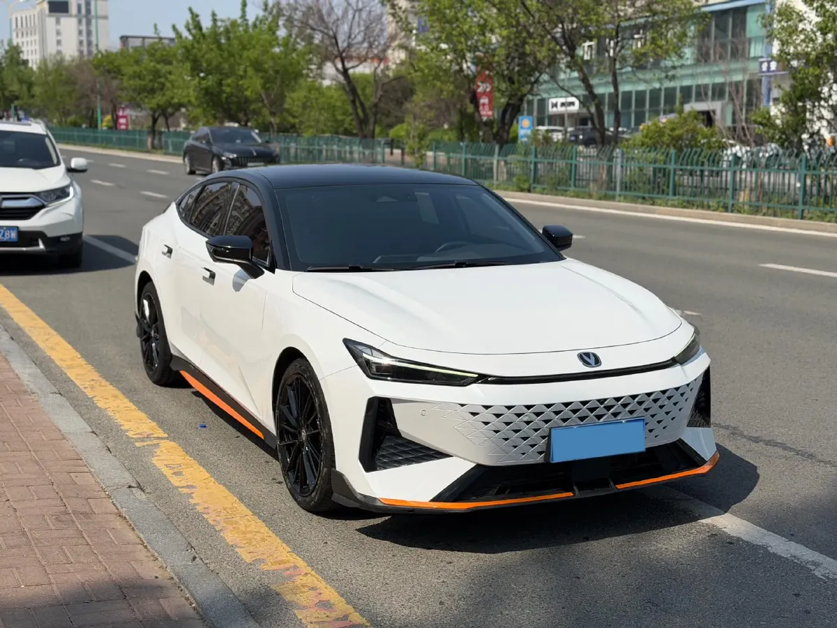 2024 ChangAn UNI-V 1.5T 188HP L4 7DCT,autocango,china used car exporter,china ev exporter,chinese used car exporter,chinese used ev exporter