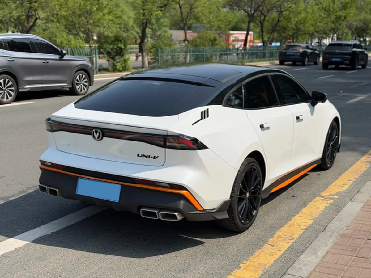 2024 ChangAn UNI-V 1.5T 188HP L4 7DCT,autocango,china used car exporter,china ev exporter,chinese used car exporter,chinese used ev exporter