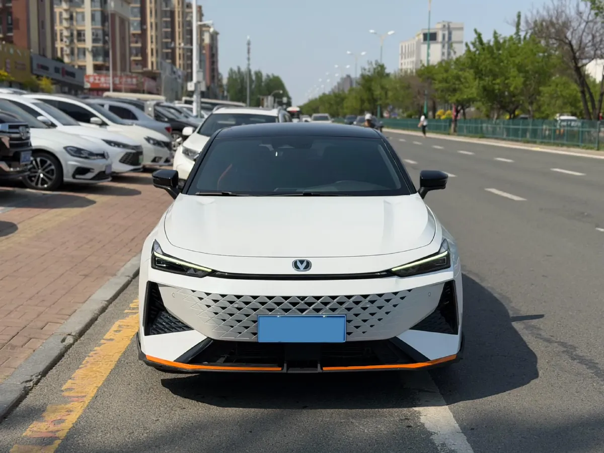 2024 ChangAn UNI-V 1.5T 188HP L4 7DCT,autocango,china used car exporter,china ev exporter,chinese used car exporter,chinese used ev exporter