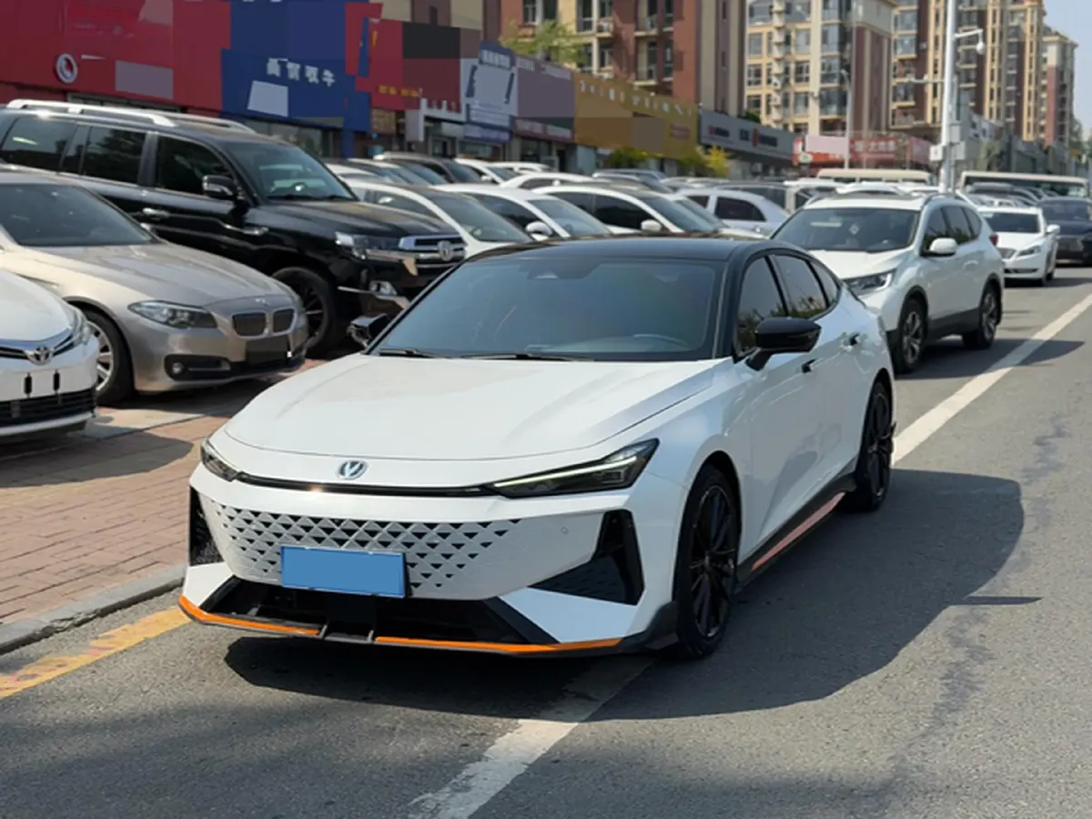 2024 ChangAn UNI-V 1.5T 188HP L4 7DCT,autocango,china used car exporter,china ev exporter,chinese used car exporter,chinese used ev exporter