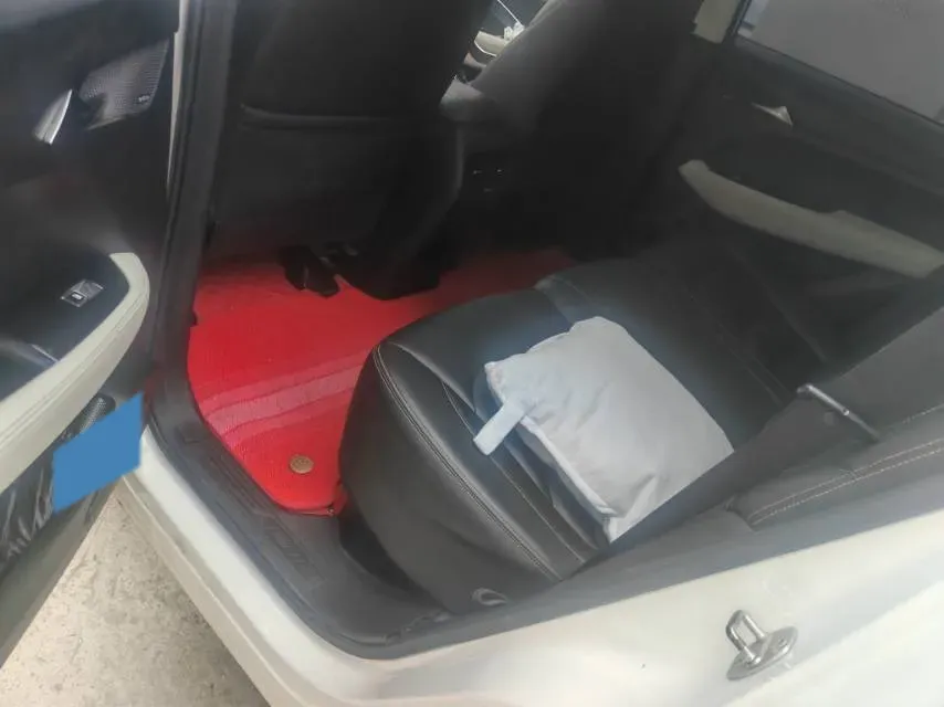 2018 BaoJun 530 1.5T 150HP L4 6DCT,autocango,china used car exporter,china ev exporter,chinese used car exporter,chinese used ev exporter