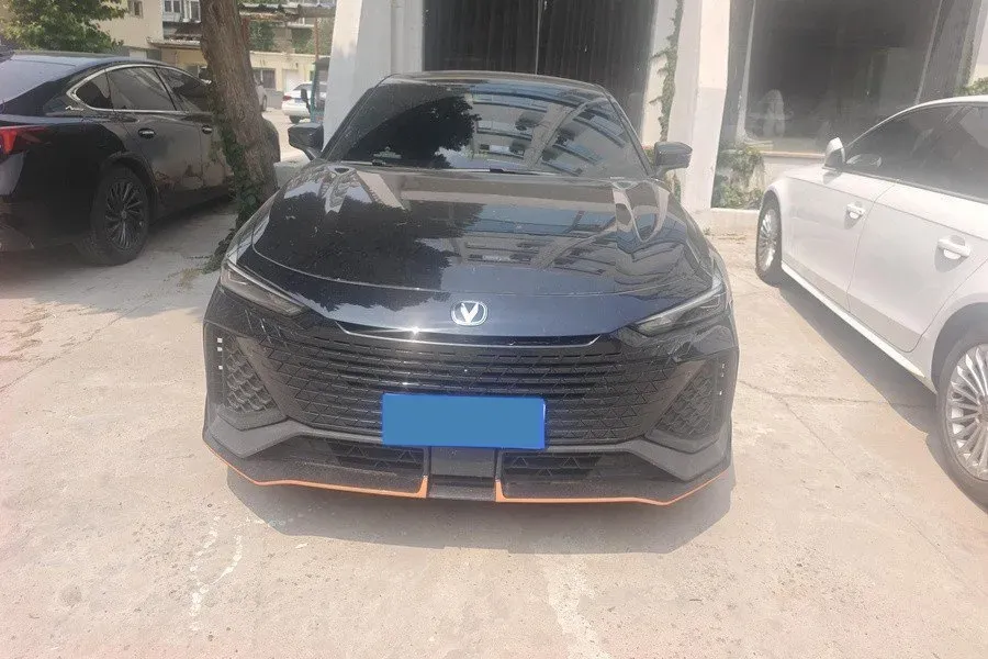 2024 ChangAn UNI-V 2.0T 233HP L4 8AT,autocango,china used car exporter,china ev exporter,chinese used car exporter,chinese used ev exporter