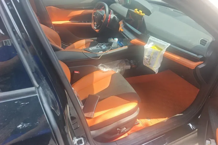 2024 ChangAn UNI-V 2.0T 233HP L4 8AT,autocango,china used car exporter,china ev exporter,chinese used car exporter,chinese used ev exporter