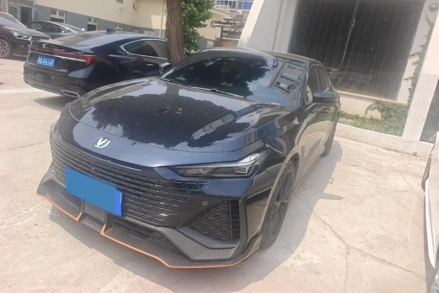 2024 ChangAn UNI-V 2.0T 233HP L4 8AT,autocango,china used car exporter,china ev exporter,chinese used car exporter,chinese used ev exporter