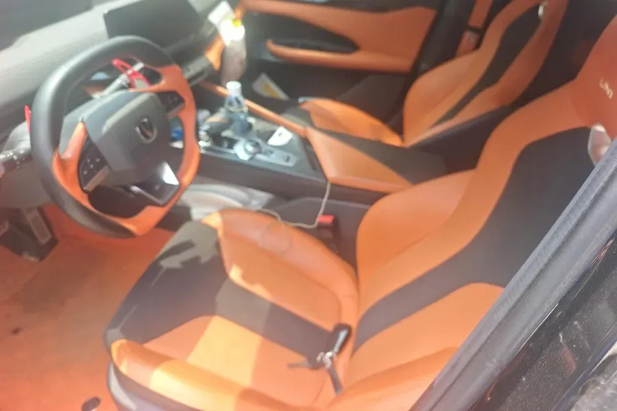 2024 ChangAn UNI-V 2.0T 233HP L4 8AT,autocango,china used car exporter,china ev exporter,chinese used car exporter,chinese used ev exporter
