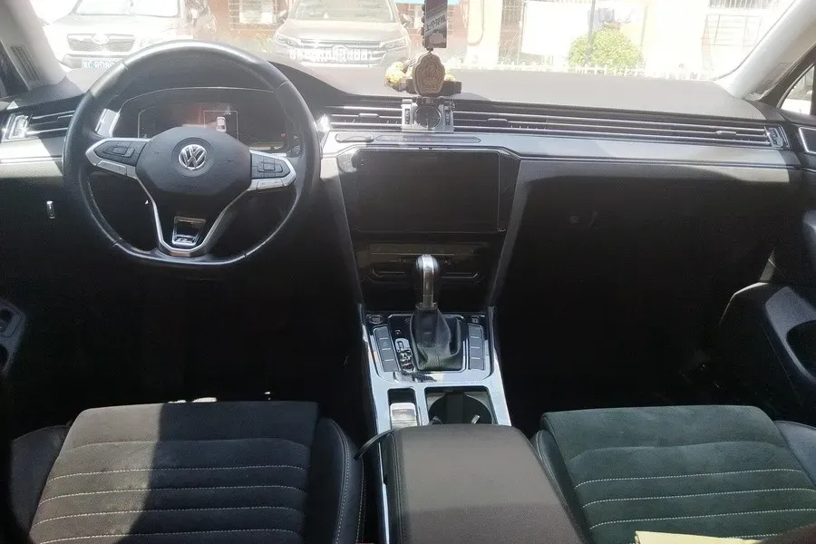 2020 Volkswagen Magotan 2.0T 220HP L4 7DCT,autocango,china used car exporter,china ev exporter,chinese used car exporter,chinese used ev exporter