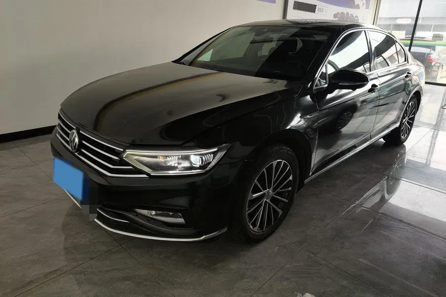 2020 Volkswagen Magotan 2.0T 220HP L4 7DCT,autocango,china used car exporter,china ev exporter,chinese used car exporter,chinese used ev exporter
