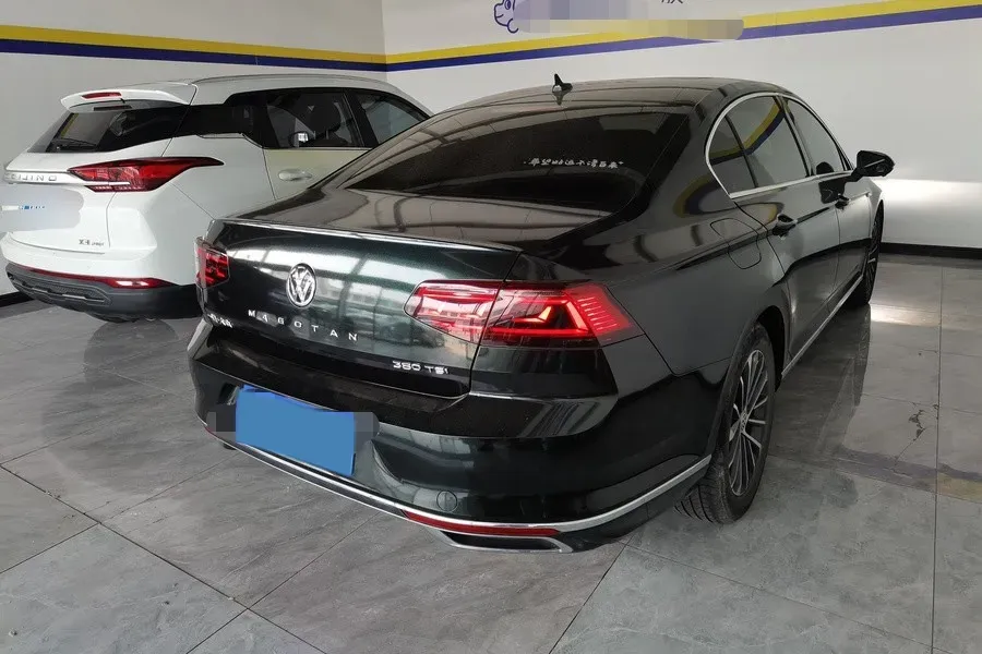2020 Volkswagen Magotan 2.0T 220HP L4 7DCT,autocango,china used car exporter,china ev exporter,chinese used car exporter,chinese used ev exporter