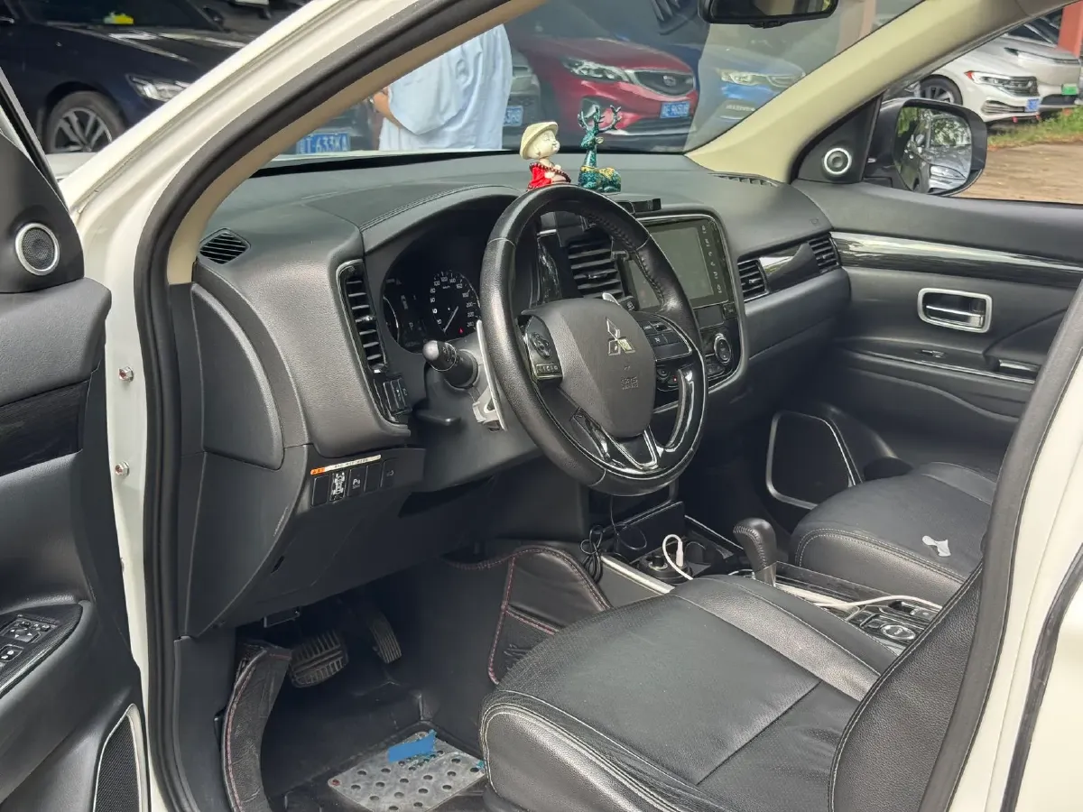 2018 Mitsubishi Outlander 2.4L 192HP L4 CVT,autocango,china used car exporter,china ev exporter,chinese used car exporter,chinese used ev exporter