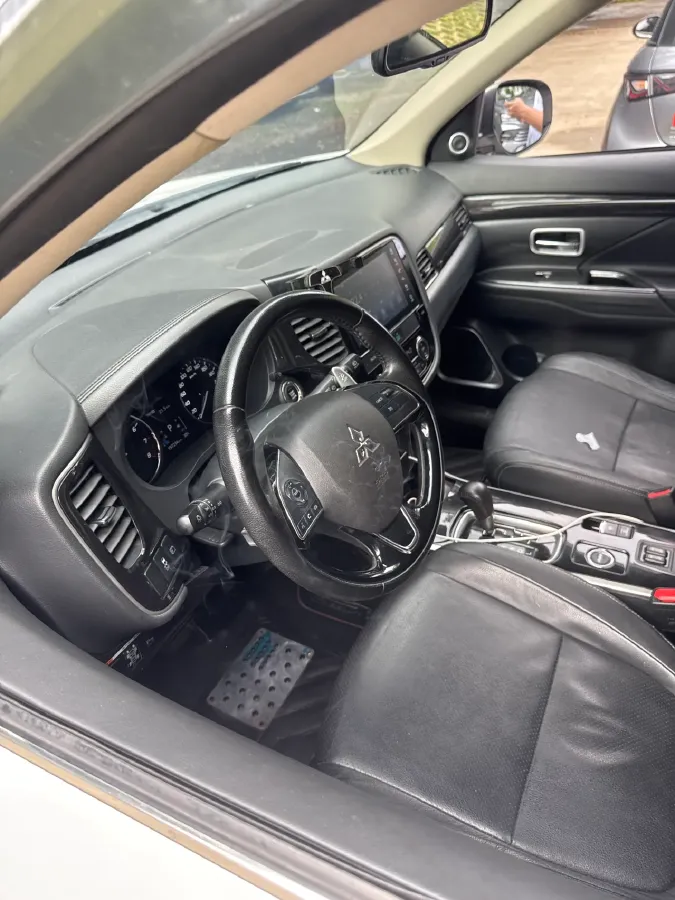 2018 Mitsubishi Outlander 2.4L 192HP L4 CVT,autocango,china used car exporter,china ev exporter,chinese used car exporter,chinese used ev exporter