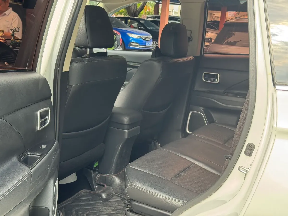 2018 Mitsubishi Outlander 2.4L 192HP L4 CVT,autocango,china used car exporter,china ev exporter,chinese used car exporter,chinese used ev exporter