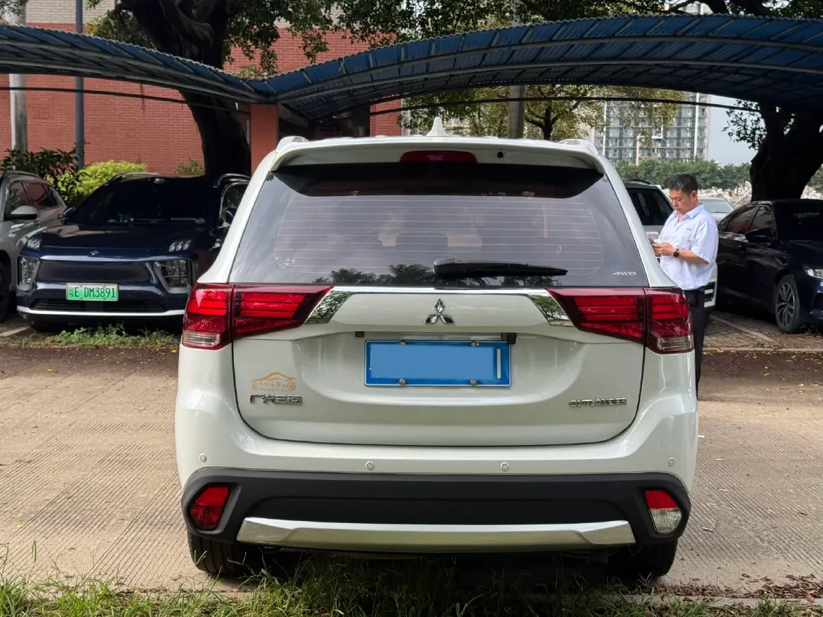 2018 Mitsubishi Outlander 2.4L 192HP L4 CVT,autocango,china used car exporter,china ev exporter,chinese used car exporter,chinese used ev exporter