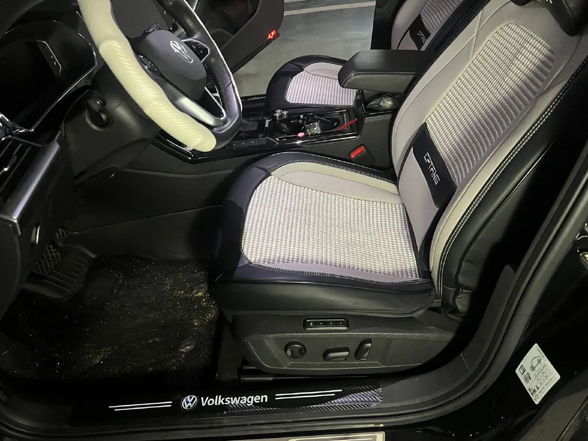 2024 Volkswagen Passat 2.0T 186HP L4 7DCT,autocango,china used car exporter,china ev exporter,chinese used car exporter,chinese used ev exporter