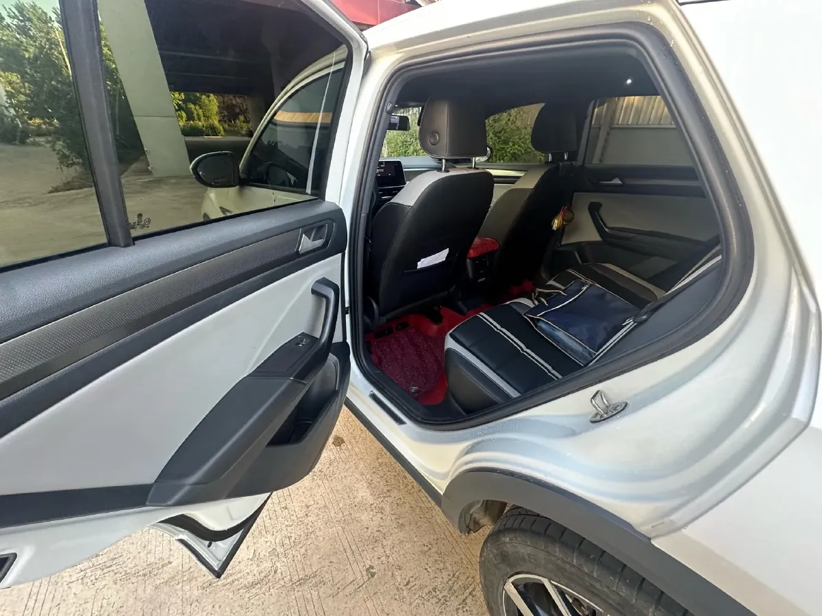 2023 Volkswagen T-Roc 1.5T 160HP L4 7DCT,autocango,china used car exporter,china ev exporter,chinese used car exporter,chinese used ev exporter