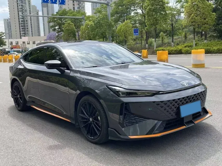 2025 ChangAn UNI-V 1.5T 192HP L4 7DCT,autocango,china used car exporter,china ev exporter,chinese used car exporter,chinese used ev exporter
