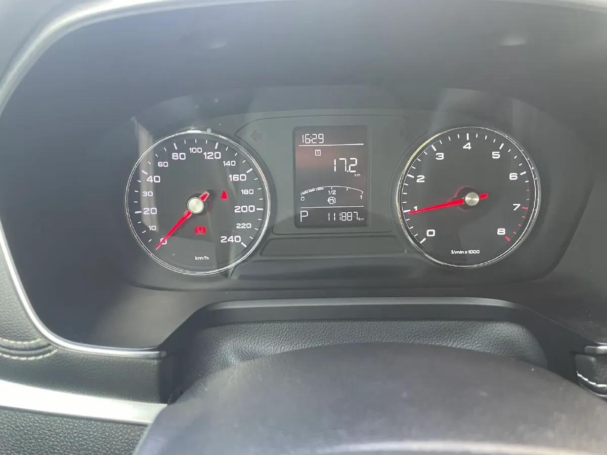 2020 Roewe i6 1.5T 169HP L4 7DCT,autocango,china used car exporter,china ev exporter,chinese used car exporter,chinese used ev exporter