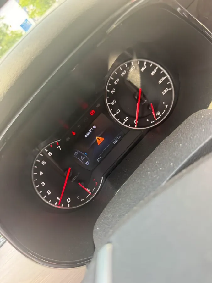 2018 ChangAn CS35 Plus 1.6L 128HP L4 5MT,autocango,china used car exporter,china ev exporter,chinese used car exporter,chinese used ev exporter