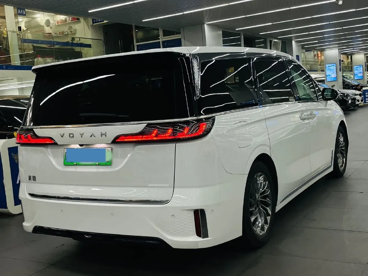 2022 Voyah Dream 1.5T 136HP L4 PHEV 25.57KWH,autocango,china used car exporter,china ev exporter,chinese used car exporter,chinese used ev exporter