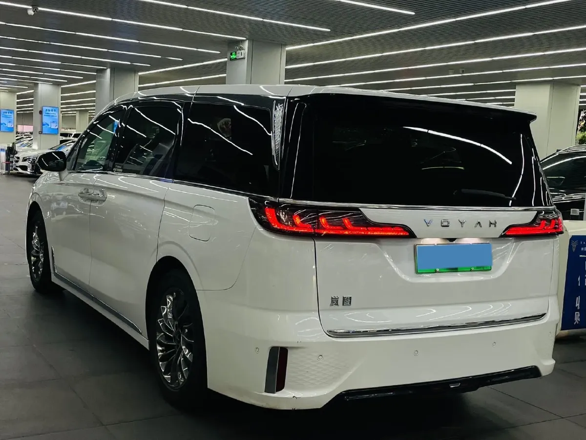 2022 Voyah Dream 1.5T 136HP L4 PHEV 25.57KWH,autocango,china used car exporter,china ev exporter,chinese used car exporter,chinese used ev exporter