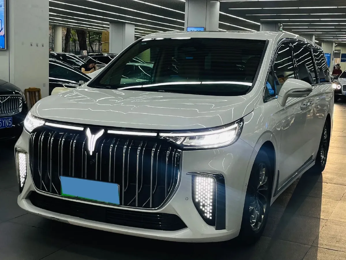 2022 Voyah Dream 1.5T 136HP L4 PHEV 25.57KWH,autocango,china used car exporter,china ev exporter,chinese used car exporter,chinese used ev exporter