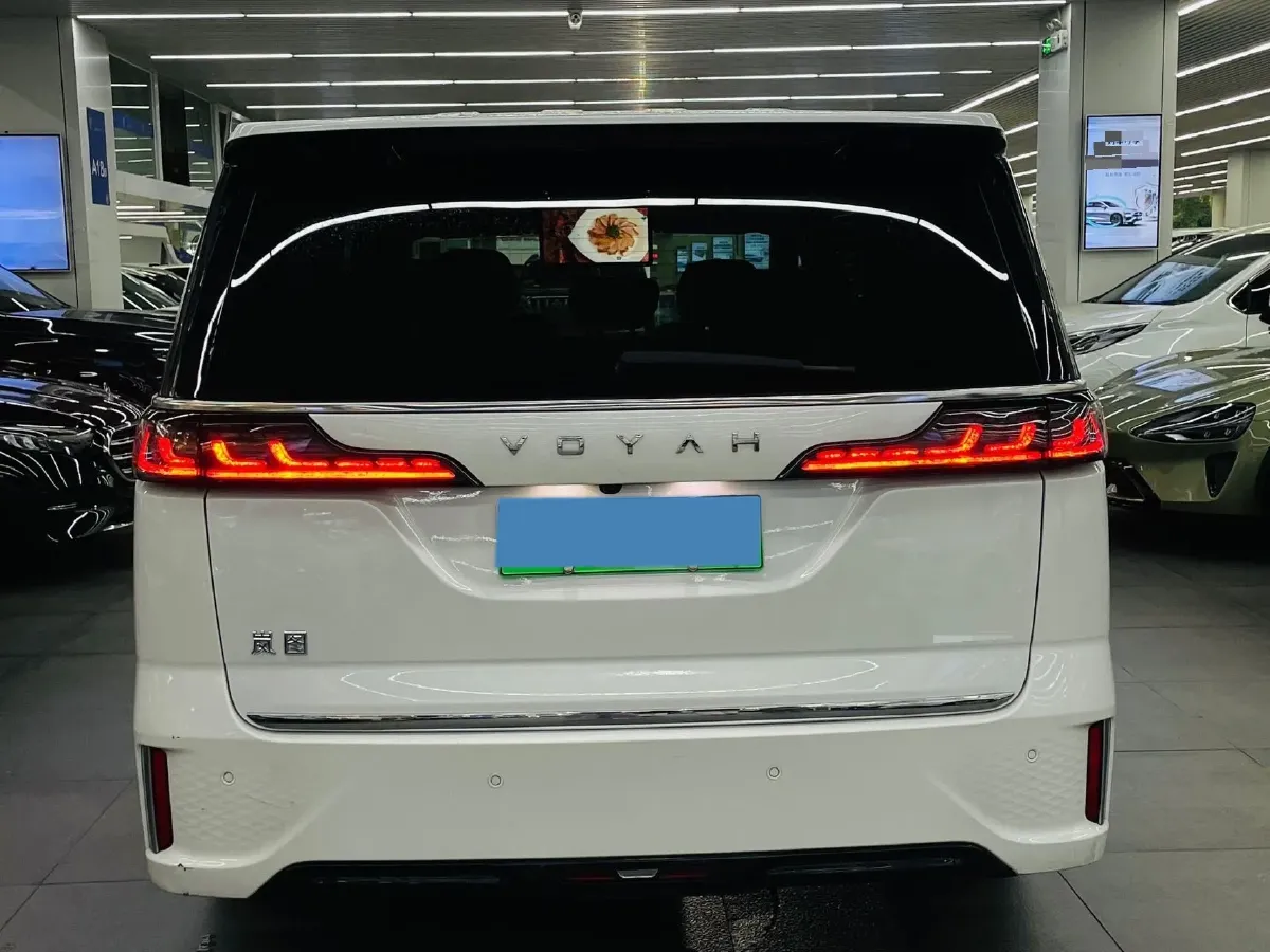 2022 Voyah Dream 1.5T 136HP L4 PHEV 25.57KWH,autocango,china used car exporter,china ev exporter,chinese used car exporter,chinese used ev exporter