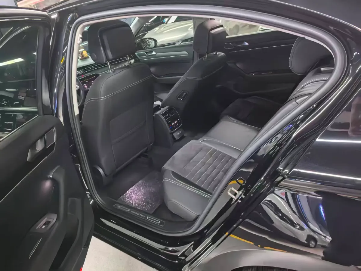 2020 Volkswagen Magotan 2.0T 186HP L4 7DCT,autocango,china used car exporter,china ev exporter,chinese used car exporter,chinese used ev exporter
