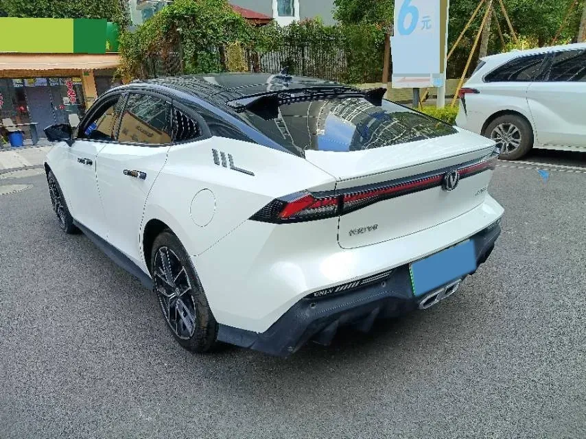 2024 ChangAn UNI-V iDD 1.5L 110HP L4 E-CVT PHEV 18.99KWH,autocango,china used car exporter,china ev exporter,chinese used car exporter,chinese used ev exporter