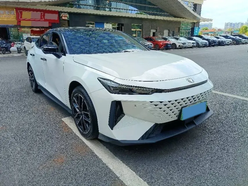 2024 ChangAn UNI-V iDD 1.5L 110HP L4 E-CVT PHEV 18.99KWH,autocango,china used car exporter,china ev exporter,chinese used car exporter,chinese used ev exporter