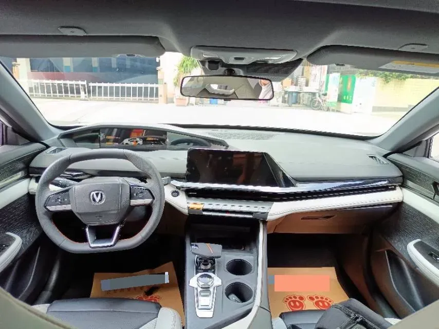 2024 ChangAn UNI-V iDD 1.5L 110HP L4 E-CVT PHEV 18.99KWH,autocango,china used car exporter,china ev exporter,chinese used car exporter,chinese used ev exporter