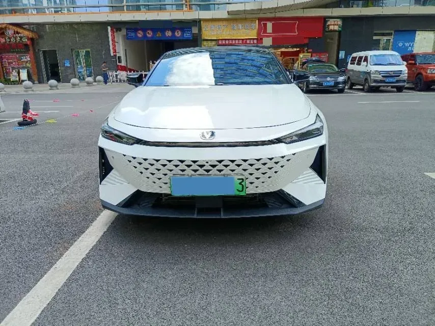 2024 ChangAn UNI-V iDD 1.5L 110HP L4 E-CVT PHEV 18.99KWH,autocango,china used car exporter,china ev exporter,chinese used car exporter,chinese used ev exporter