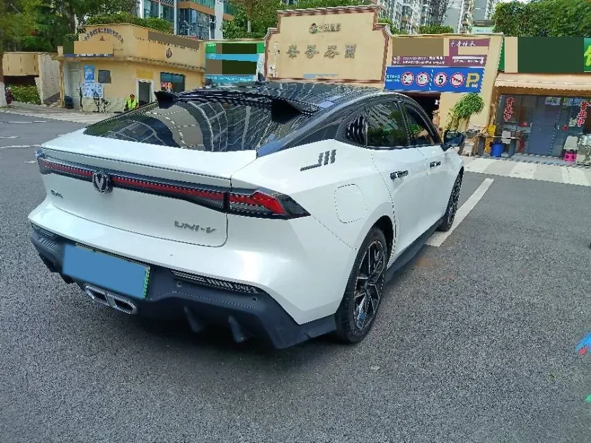 2024 ChangAn UNI-V iDD 1.5L 110HP L4 E-CVT PHEV 18.99KWH,autocango,china used car exporter,china ev exporter,chinese used car exporter,chinese used ev exporter