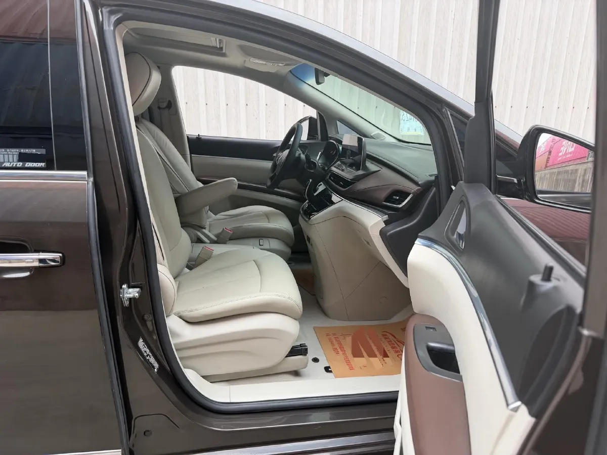 2021 Buick GL8 2.0T 237HP L4 9AT,autocango,china used car exporter,china ev exporter,chinese used car exporter,chinese used ev exporter