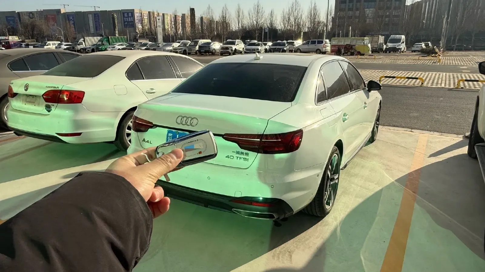 2022 Audi A4L 2.0T 190HP L4 7DCT,autocango,china used car exporter,china ev exporter,chinese used car exporter,chinese used ev exporter