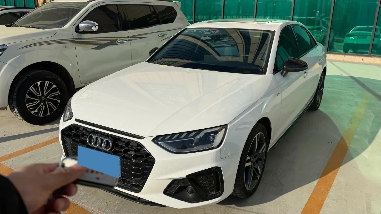 2022 Audi A4L 2.0T 190HP L4 7DCT,autocango,china used car exporter,china ev exporter,chinese used car exporter,chinese used ev exporter