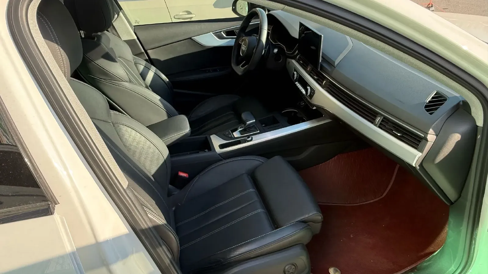 2022 Audi A4L 2.0T 190HP L4 7DCT,autocango,china used car exporter,china ev exporter,chinese used car exporter,chinese used ev exporter