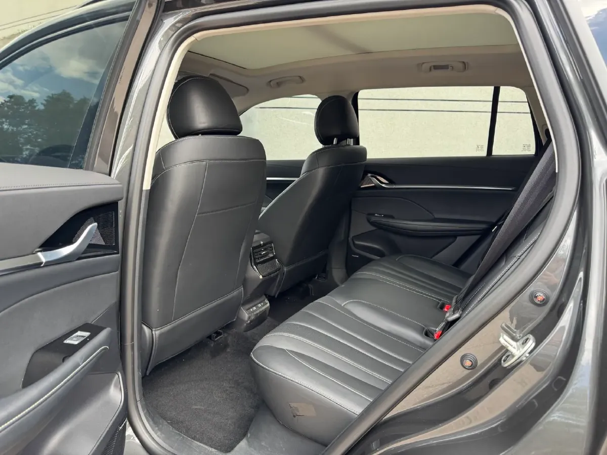 2022 Roewe RX5 MAX 1.5T 181HP L4 6AT,autocango,china used car exporter,china ev exporter,chinese used car exporter,chinese used ev exporter