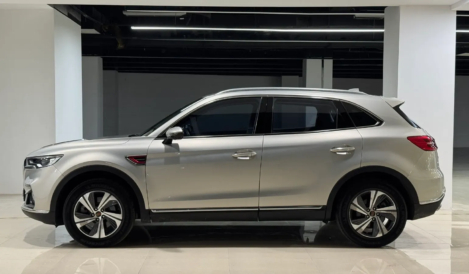 2022 HongQi HS5 2.0T 224HP L4 6AT,autocango,china used car exporter,china ev exporter,chinese used car exporter,chinese used ev exporter