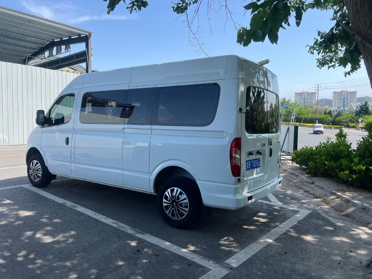 2023 MAXUS XinTu V80 2.0T 127HP L4 6MT,autocango,china used car exporter,china ev exporter,chinese used car exporter,chinese used ev exporter