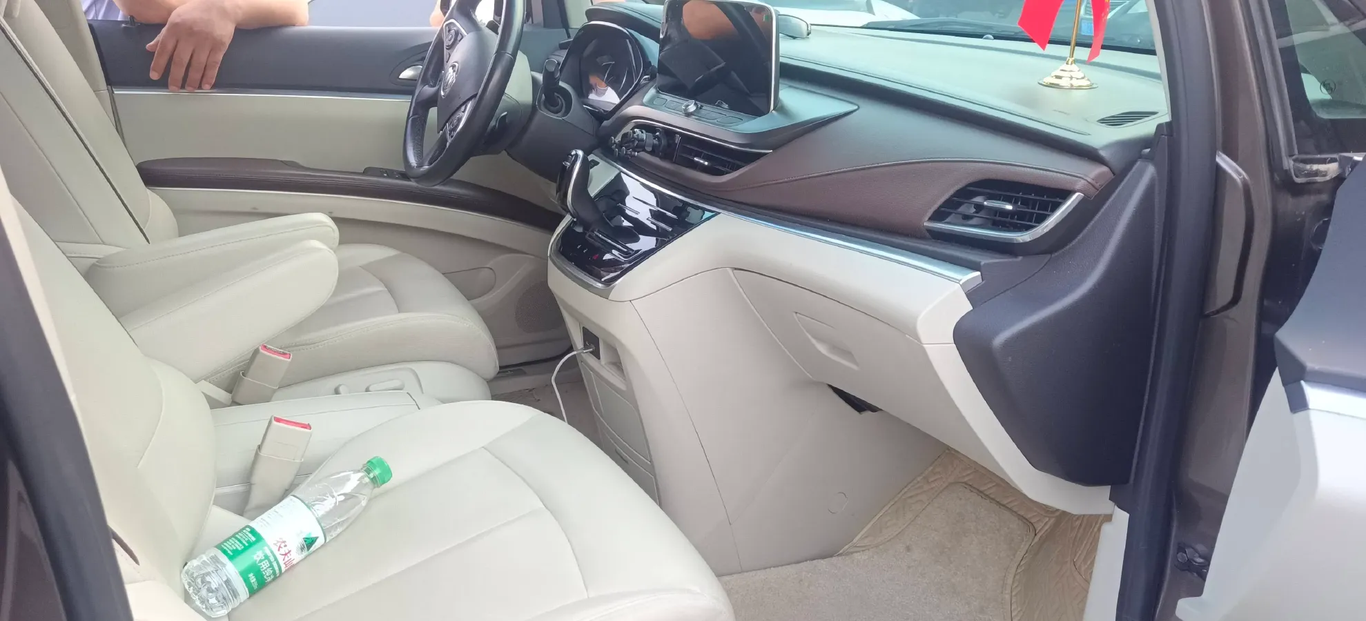 2021 Buick GL8 2.0T 237HP L4 9AT,autocango,china used car exporter,china ev exporter,chinese used car exporter,chinese used ev exporter
