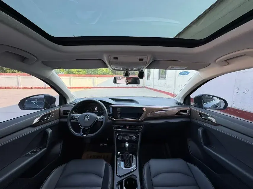 2019 MINI MINI 1.5T 102HP L3 7DCT,autocango,china used car exporter,china ev exporter,chinese used car exporter,chinese used ev exporter