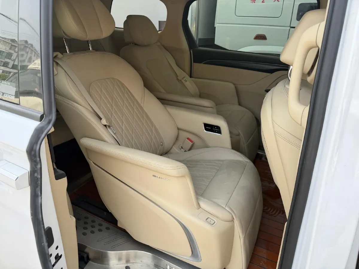 2022 Buick GL8 2.0T 237HP L4 9AT,autocango,china used car exporter,china ev exporter,chinese used car exporter,chinese used ev exporter