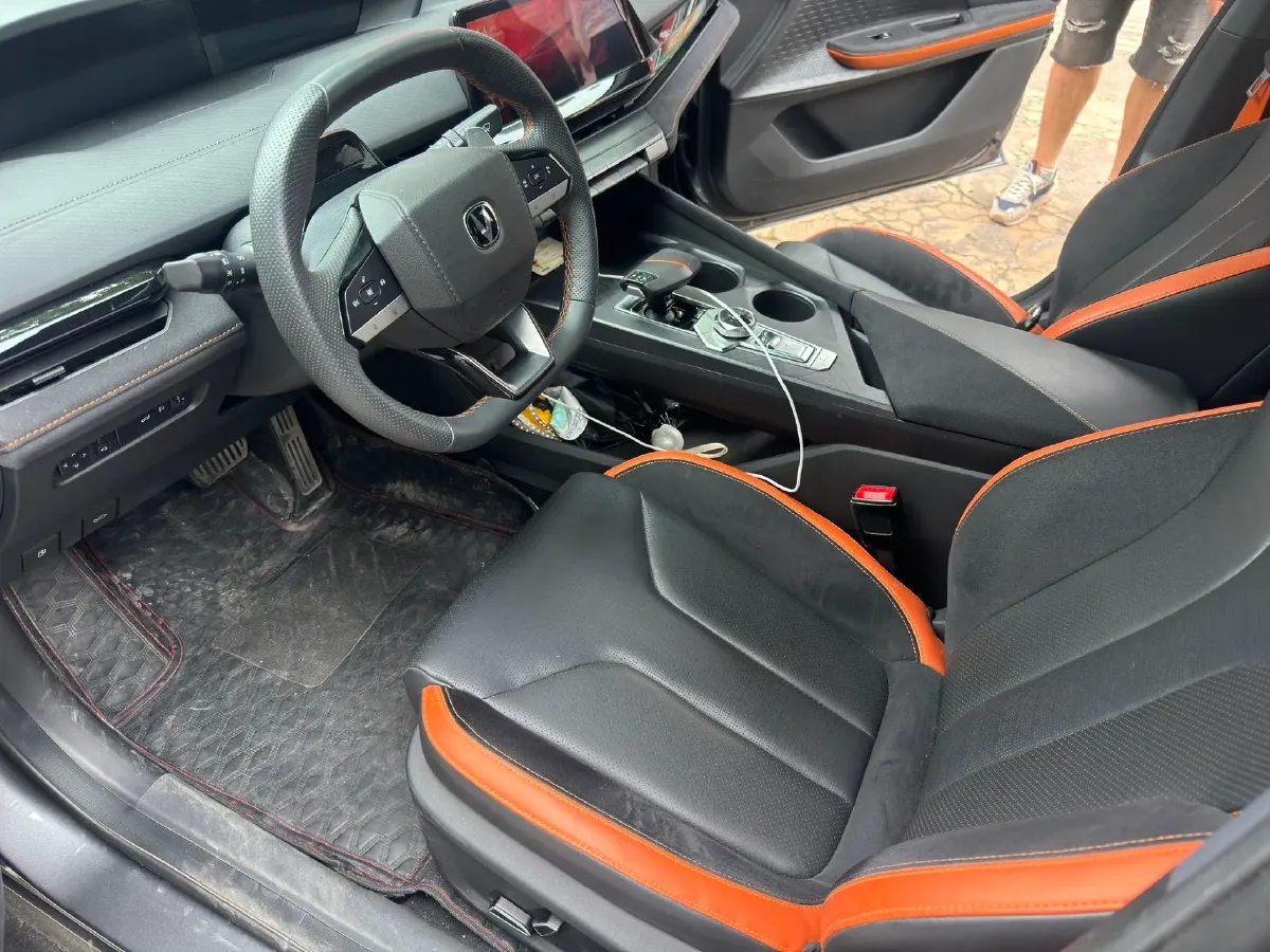 2023 ChangAn UNI-V 2.0T 233HP L4 8AT,autocango,china used car exporter,china ev exporter,chinese used car exporter,chinese used ev exporter