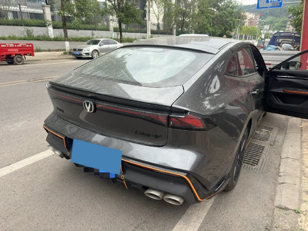 2023 ChangAn UNI-V 2.0T 233HP L4 8AT,autocango,china used car exporter,china ev exporter,chinese used car exporter,chinese used ev exporter