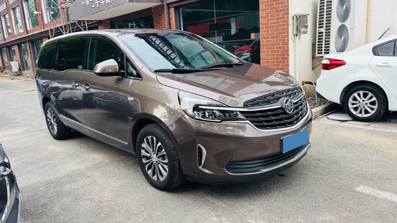 2021 Buick GL8 2.0T 237HP L4 9AT,autocango,china used car exporter,china ev exporter,chinese used car exporter,chinese used ev exporter