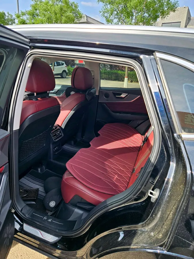 2025 HongQi HS5 2.0T 252HP L4 8AT,autocango,china used car exporter,china ev exporter,chinese used car exporter,chinese used ev exporter