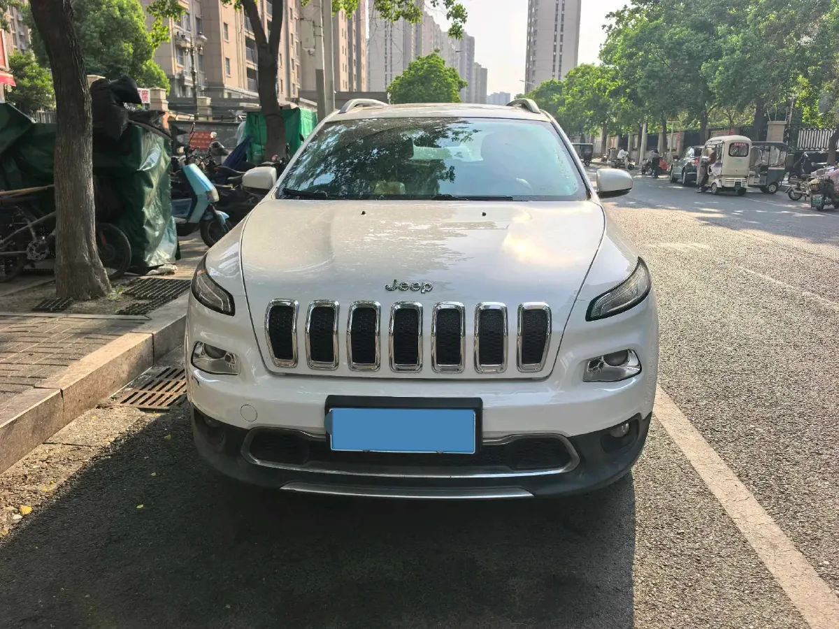 2017 Jeep Cherokee 2.0L 155HP L4 9AT,autocango,china used car exporter,china ev exporter,chinese used car exporter,chinese used ev exporter