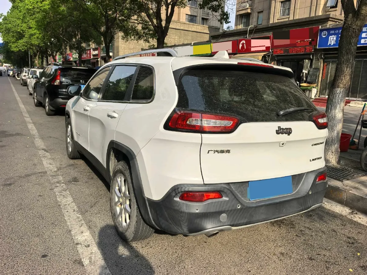 2017 Jeep Cherokee 2.0L 155HP L4 9AT,autocango,china used car exporter,china ev exporter,chinese used car exporter,chinese used ev exporter