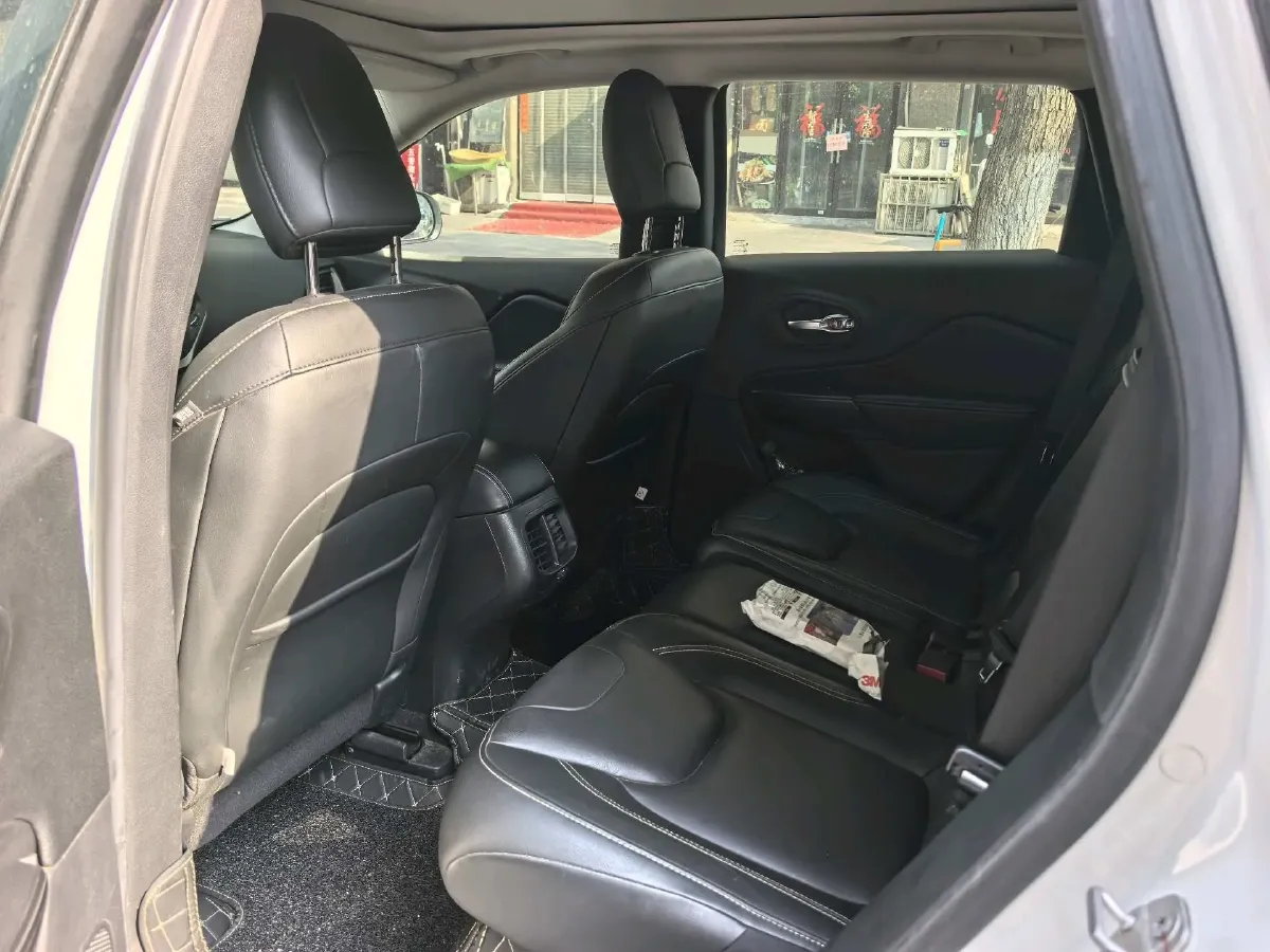 2017 Jeep Cherokee 2.0L 155HP L4 9AT,autocango,china used car exporter,china ev exporter,chinese used car exporter,chinese used ev exporter